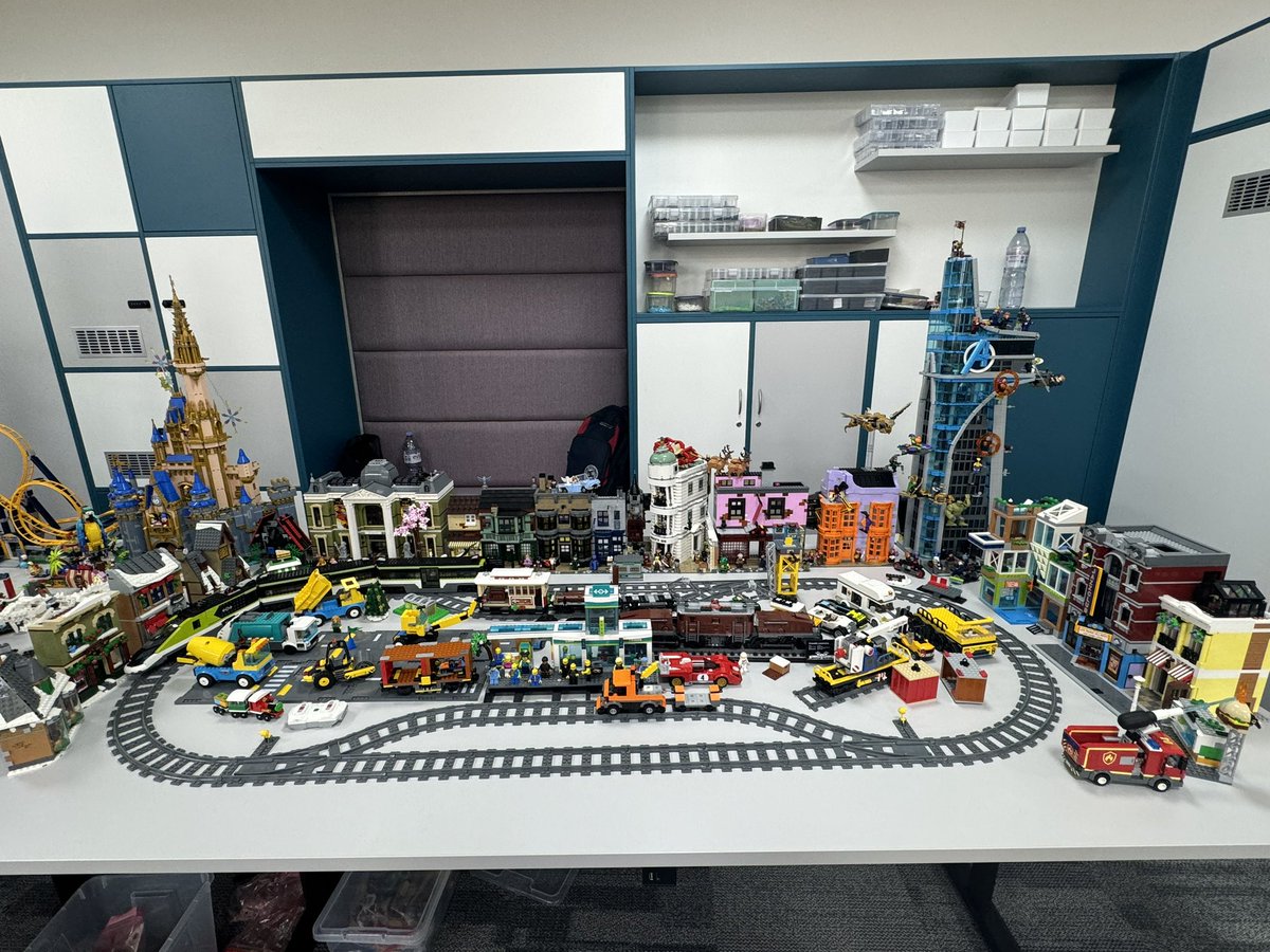 TheCosmosCorner's tweet image. Awesome day @WirralMakeFest 2024! Great to see so many people making new and exciting things and all while helping promote sustainable solutions ♻️ 
Can’t wait to do it all again @LpoolMakeFest on July 6th! Come say hi 😃👋🏼

@EchoWhatsOn @LEGO_Group #lego #legocity #buildwithlego