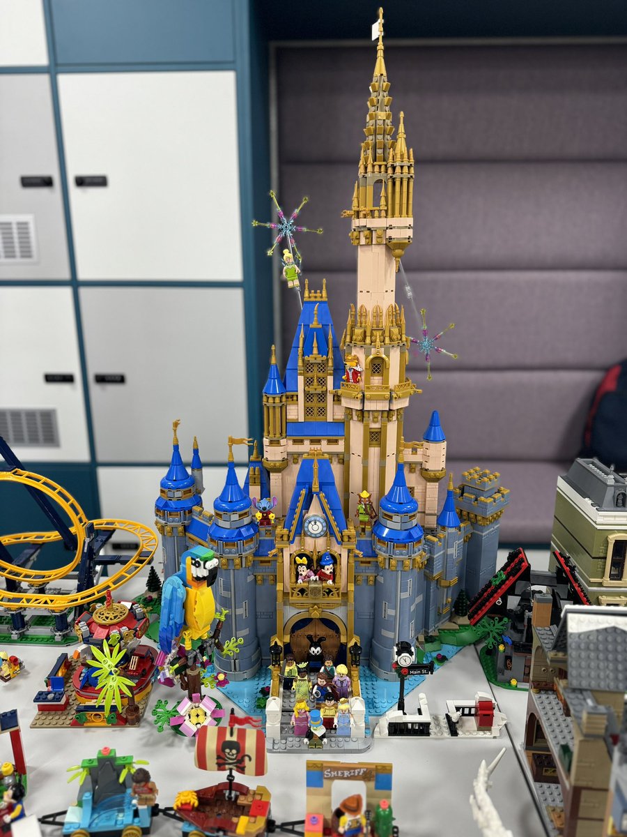 TheCosmosCorner's tweet image. Awesome day @WirralMakeFest 2024! Great to see so many people making new and exciting things and all while helping promote sustainable solutions ♻️ 
Can’t wait to do it all again @LpoolMakeFest on July 6th! Come say hi 😃👋🏼

@EchoWhatsOn @LEGO_Group #lego #legocity #buildwithlego