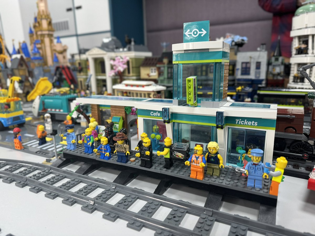 TheCosmosCorner's tweet image. Awesome day @WirralMakeFest 2024! Great to see so many people making new and exciting things and all while helping promote sustainable solutions ♻️ 
Can’t wait to do it all again @LpoolMakeFest on July 6th! Come say hi 😃👋🏼

@EchoWhatsOn @LEGO_Group #lego #legocity #buildwithlego