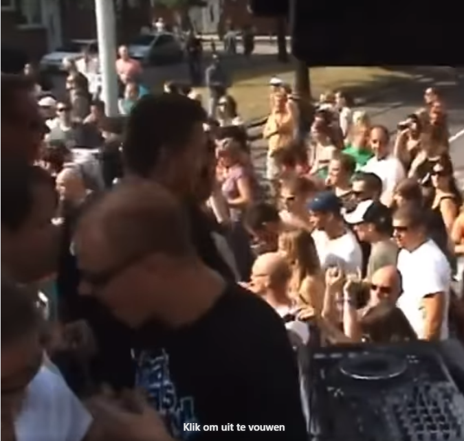 Vreewijker 😎 Dj Panic is hier te zien op de laatste Danceparade in Rotterdam, alweer In 2009. Misschien wel één van de meest fantastische Rotterdamse festivals ever… Moet terugkomen in 2025!

Bekijk de video hier  👉 fb.watch/styIJaV7c5/

#Vreewijk