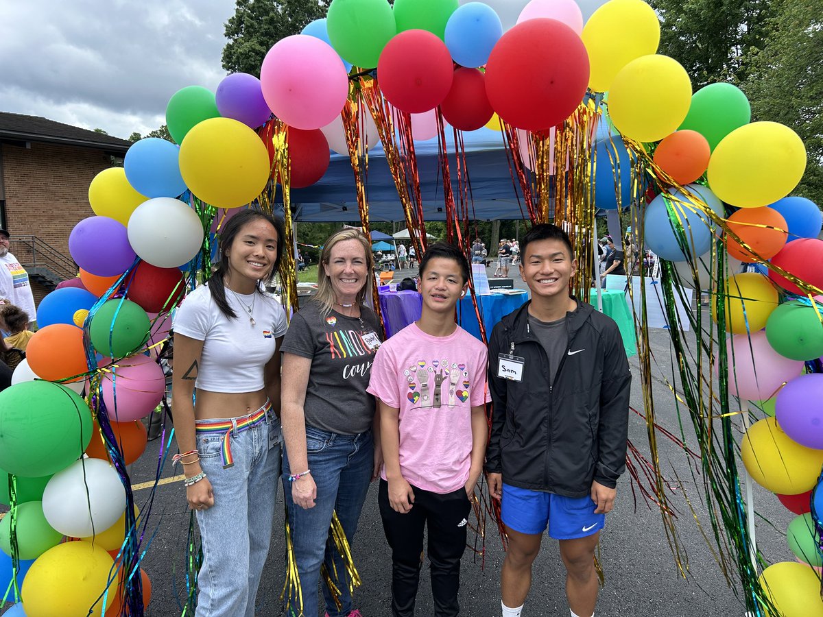 reprachelbaker's tweet image. LOVE WINS ❤️💛💚💙💜￼ 

The inaugural Eastside Pride was a huge success! It was a welcoming, happy, &amp;amp; inclusive afternoon. My heart was bursting seeing all the dancing to the music, creating art, sidewalk chalking, visiting booths, enjoying time together, &amp;amp; feeling the love.