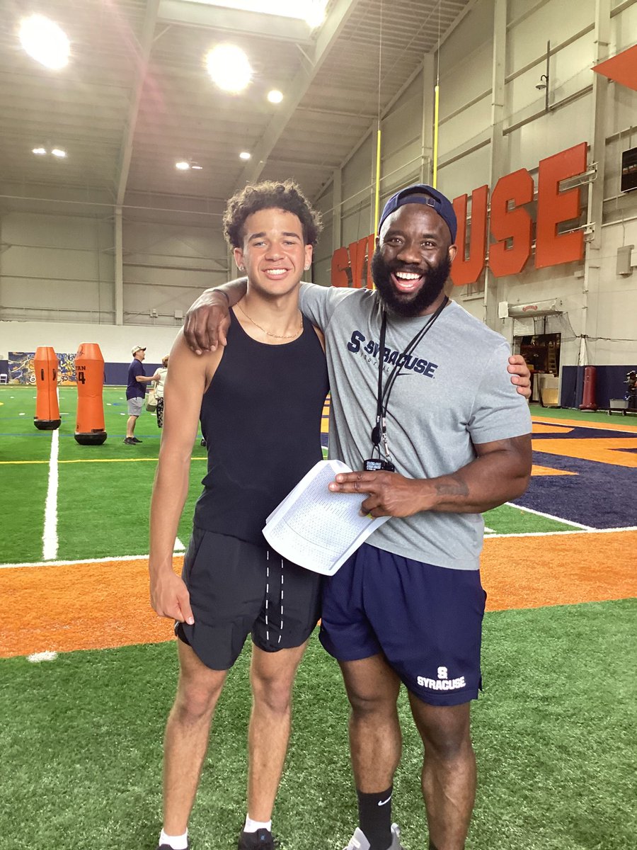 AgeAlmeida's tweet photo. Shout out to Coach Stack for inviting me!  #allpraisesdue #goingkeepongrinding @allpraisesdue7 https://t.co/K8E7UXFtWj