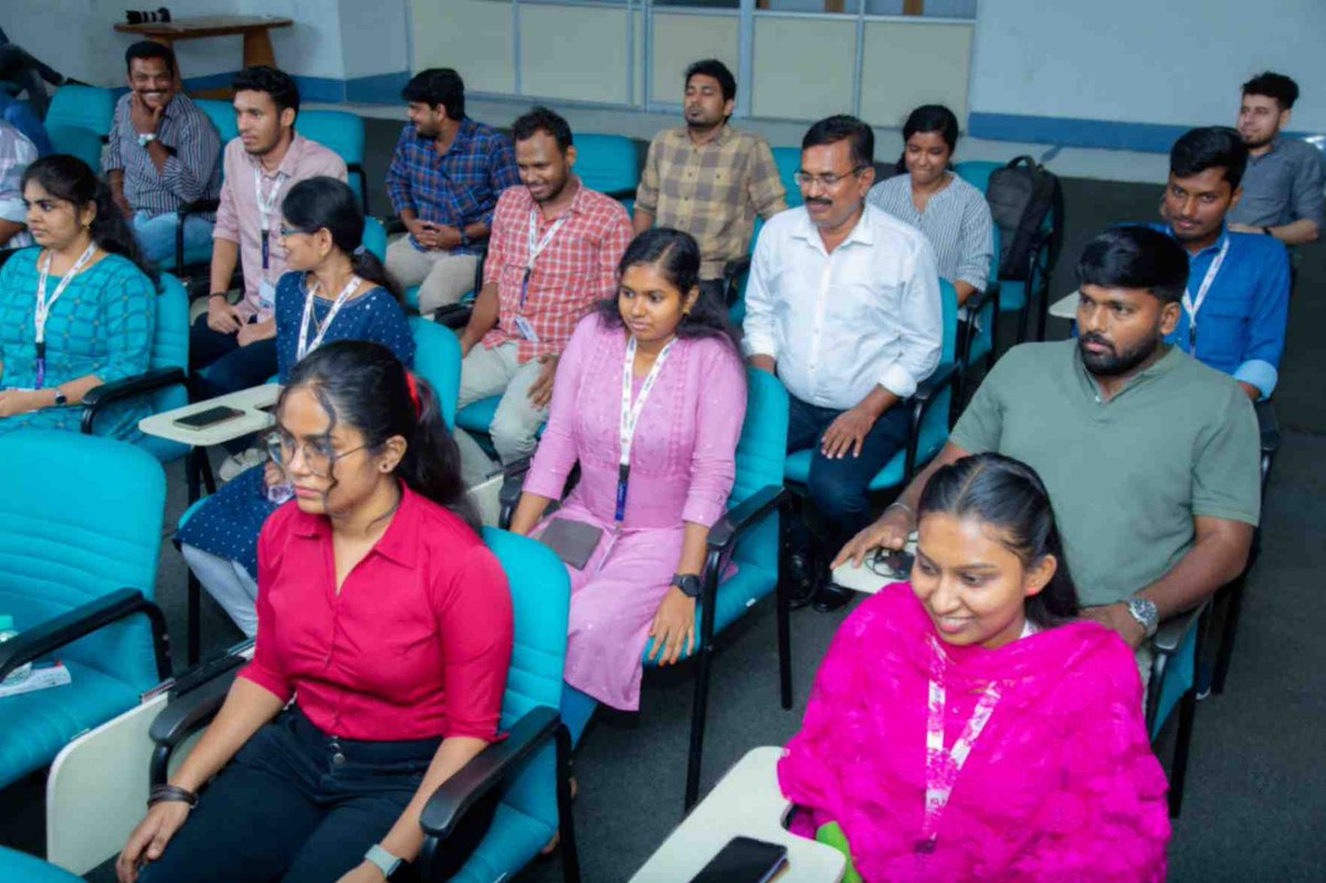 NUTechnologyInc's tweet photo. Last week, NULogic hosted an incredible session focused on the well-being and growth of our amazing team!
We were honored to have Vani Pradeep, the esteemed Life-Transformation Author and Influencer, deliver an inspiring talk. 

#EmployeeWellness #PersonalGrowth  #NULogic https://t.co/Zrcg1JcZHe