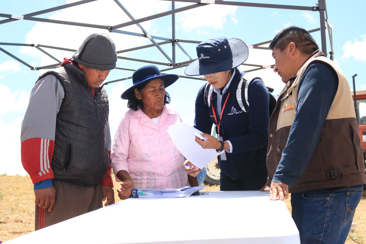 HolaTractor's tweet photo. Assisting smallholder farmers is crucial for them to maximize their tractor rental. Our female booking agents are trained to share knowledge with rural communities in developing economies of Latin America, #Bolivia included. #farming #ruraldevelopment #smartfarming #tractors https://t.co/WN4vwZWirV