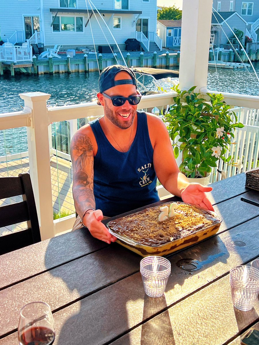 ᴉllǝsoɹ qoɹ tweet media