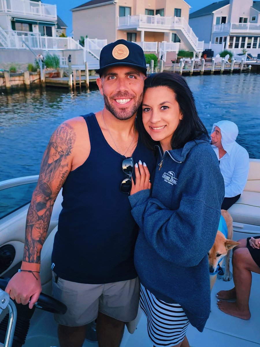 ᴉllǝsoɹ qoɹ tweet media