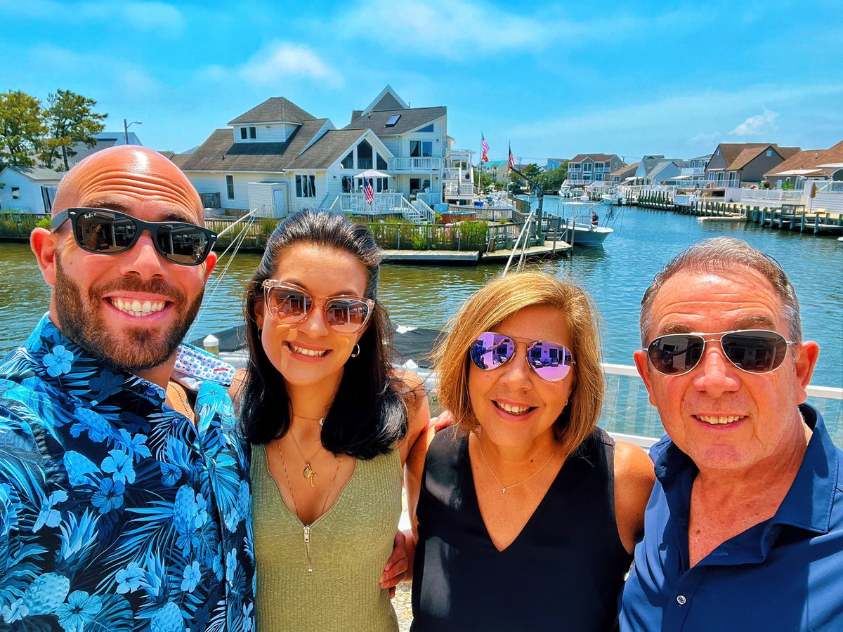 ᴉllǝsoɹ qoɹ tweet media