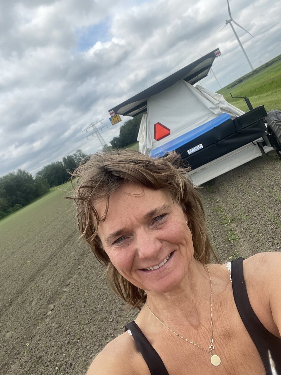 ReginaGroot's tweet photo. Na alle regen uiteindelijk, onkruid seizoen nu echt van start! https://t.co/ix8yPooy3y