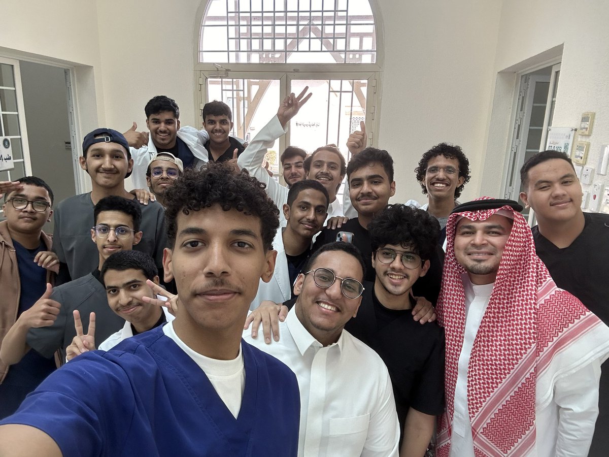 ehsanmaajeeny's tweet photo. الحمدلله  خلصنا مرحلة التحضيري ومع افضل دفعة وحقيقي ختامها مسك الحمدلله💙💙. https://t.co/tMvqr1Ve0l