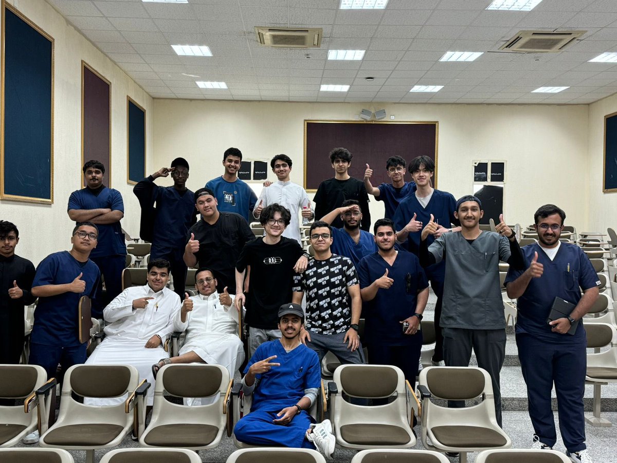 ehsanmaajeeny's tweet photo. الحمدلله  خلصنا مرحلة التحضيري ومع افضل دفعة وحقيقي ختامها مسك الحمدلله💙💙. https://t.co/tMvqr1Ve0l