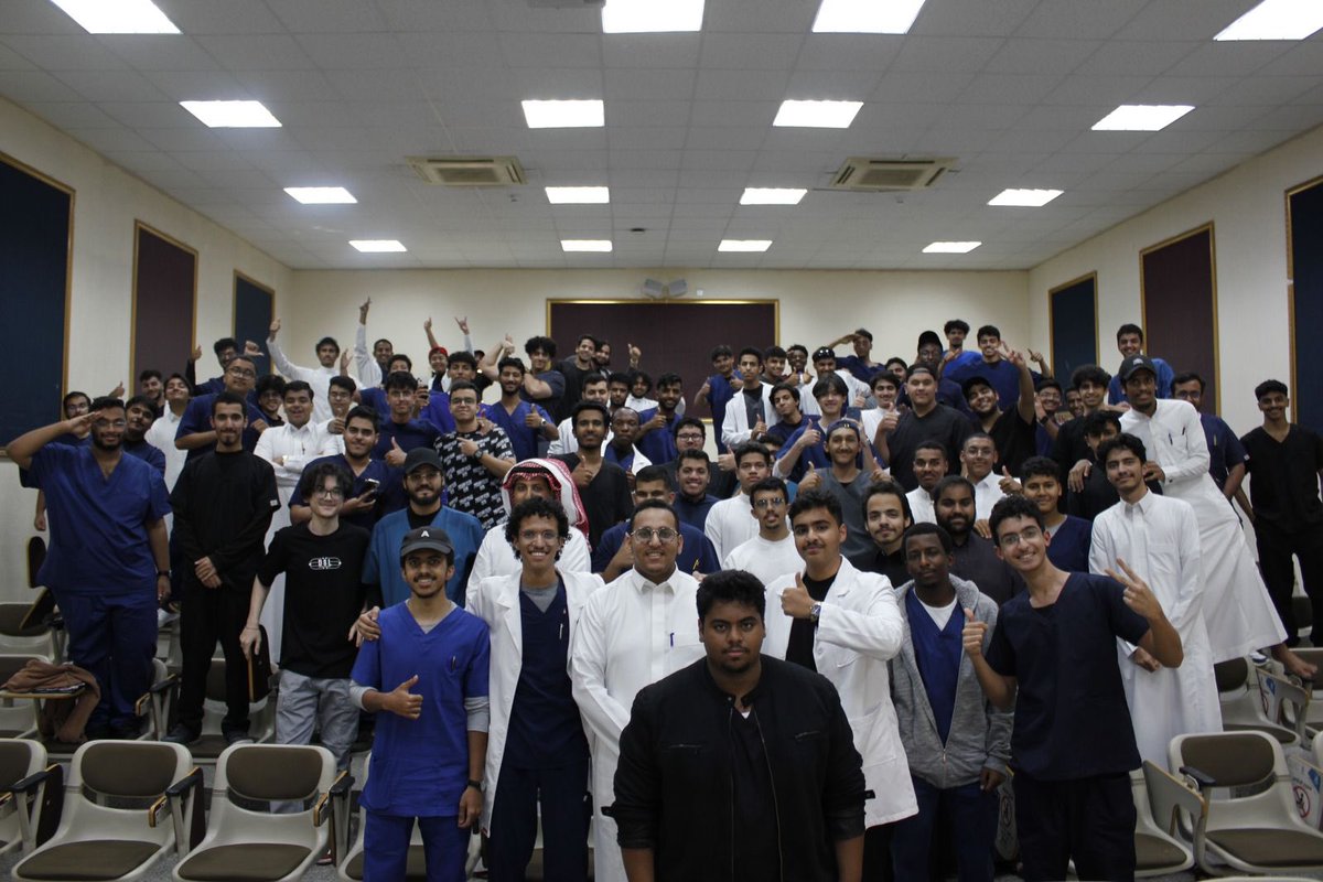 ehsanmaajeeny's tweet photo. الحمدلله  خلصنا مرحلة التحضيري ومع افضل دفعة وحقيقي ختامها مسك الحمدلله💙💙. https://t.co/tMvqr1Ve0l