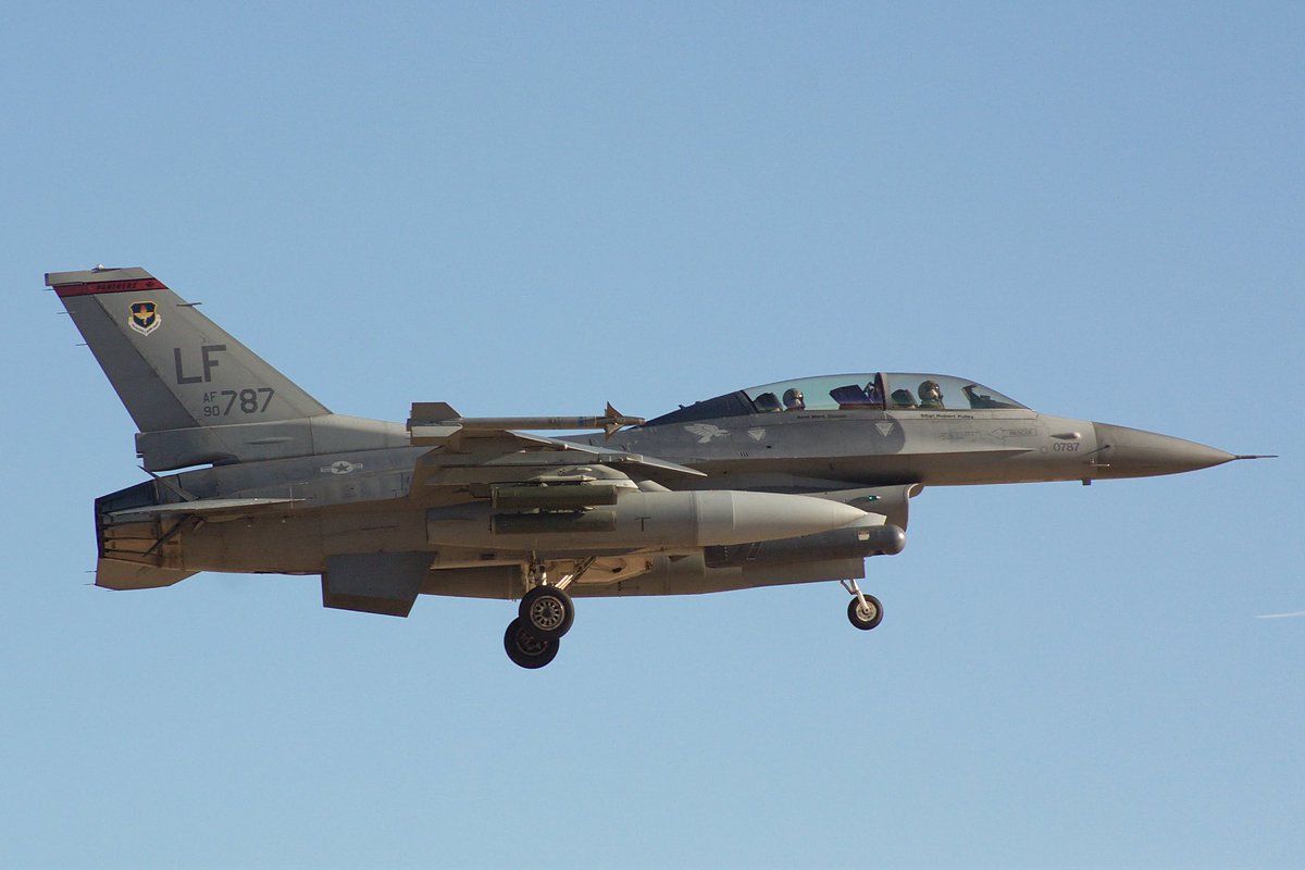 lukegetsno's tweet photo. #63の日
63rd Fighter Squadron “Panthers”
Luke AFB, AZ
2016年からルーク空軍基地でF-35の教育を任されている部隊。
その以前1975年から34年間はF-16の教育部隊でした。2007年にScottsdale出張ついでに半日だけルークを覗いた時はロケットランチャーを装備して飛んでいました。
#パッチセラピー https://t.co/oIbCawVtgS