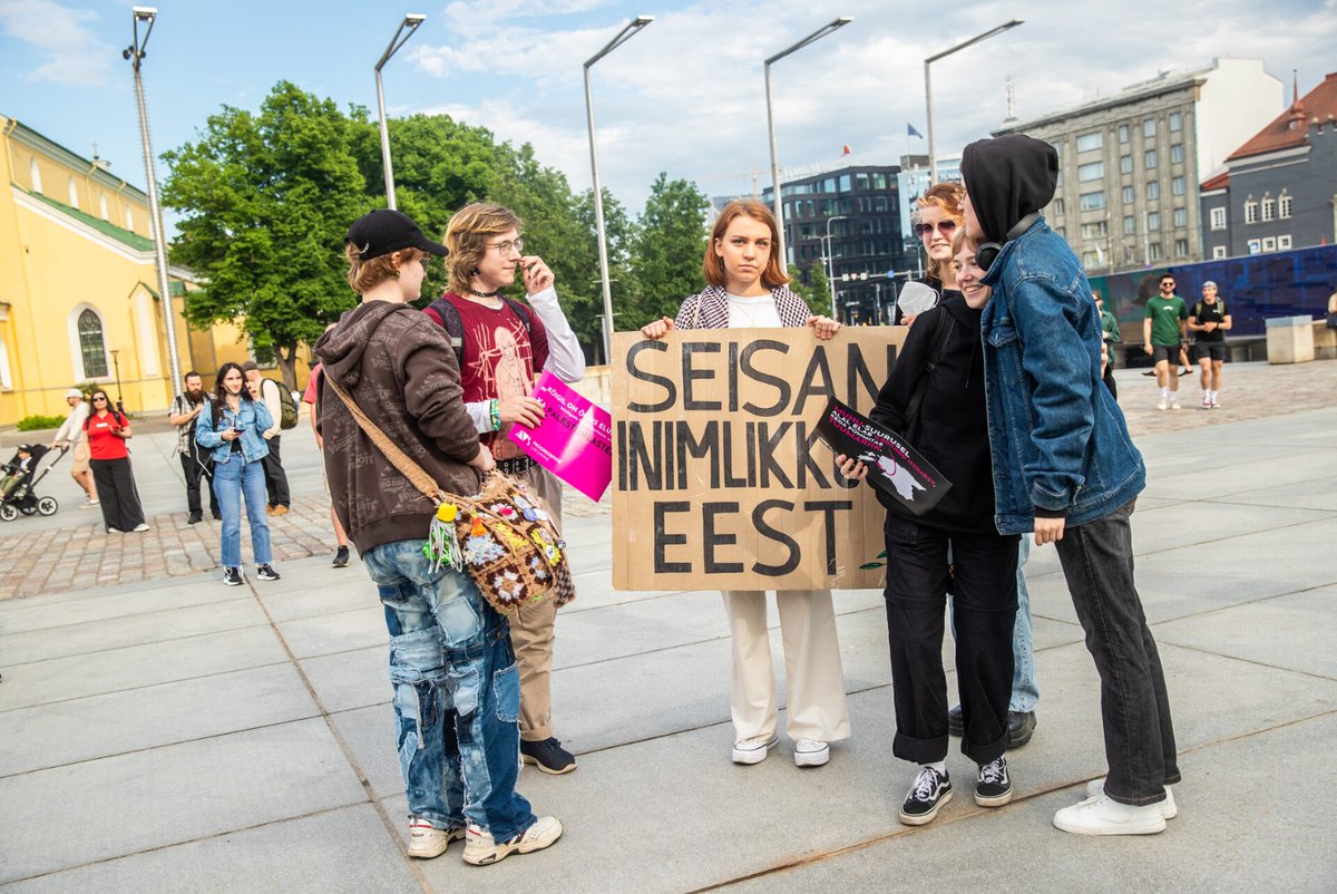 🇵🇸Nädalavahetusel toimus Tallinnas meeleavaldus Palestiina toetuseks, kust ei puudunud ka meie enda Progressiivid.

Eks ikka selleks, et nõuda kohest relvarahu Gazas ning õiglast kajastust Eesti meedialt ja väljaütlemisi poliitikutelt Palestiinas toimuva verise genotsiidi kohta.