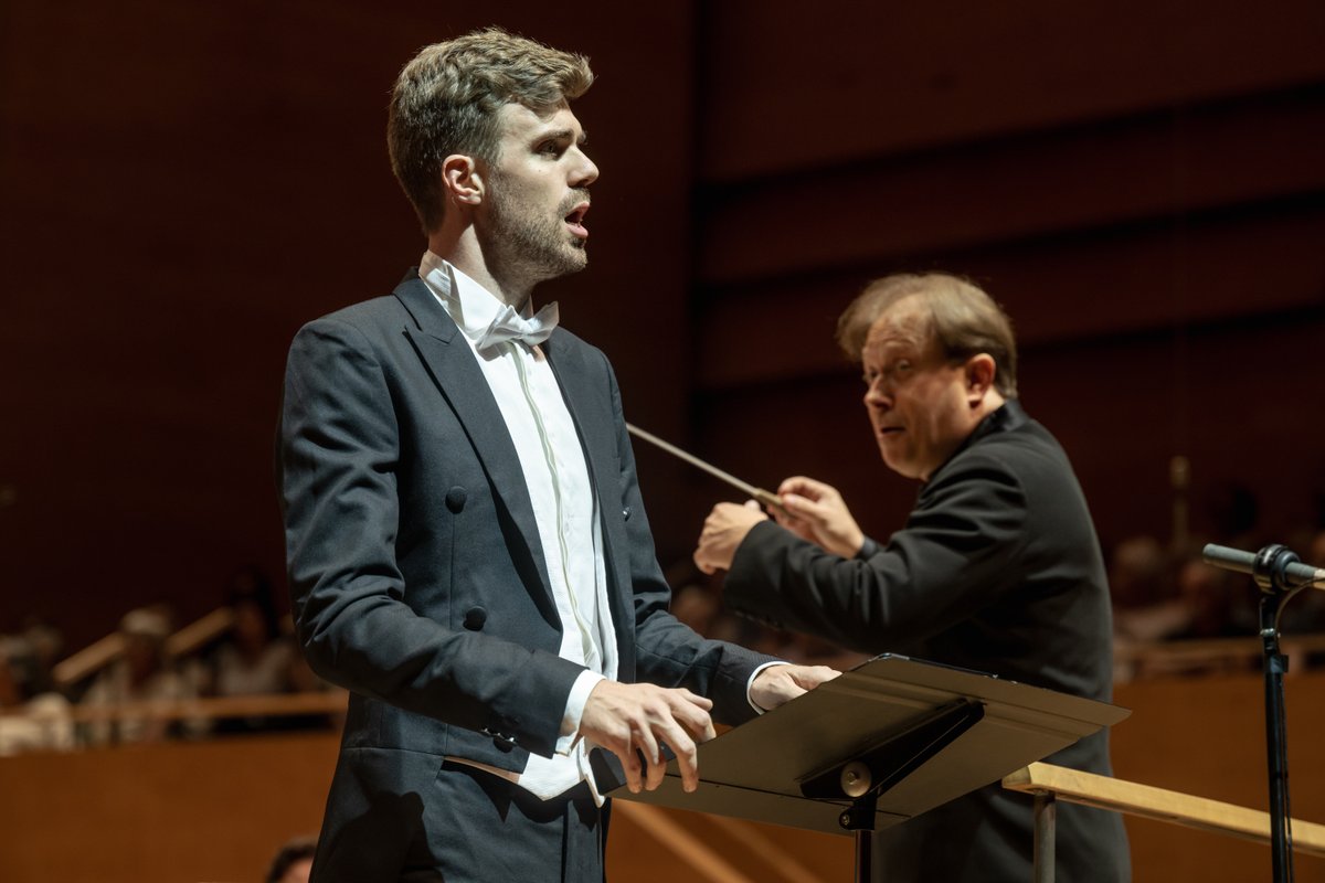 L'Auditori (@auditoribcn) on Twitter photo Gairebé 5000 persones van acomiadar aquest cap de setmana la temporada simfònica de l'<a href="/OrquestraOBC/">Orquestra OBC</a> a la Sala Pau Casals!
A les ordres de @LudovicMorlot, van interpretar 'Tres elegies' de <a href="/RaquelGTomas/">Raquel García-Tomás</a>, <a href="/octavirumbau/">Octavi Rumbau</a> i <a href="/JoanMagrane/">Joan Magrané Figuera</a> amb <a href="/josepramonolive/">Josep-Ramon Olivé</a> Gairebé 5000 persones van acomiadar aquest cap de setmana la temporada simfònica de l'<a href="/OrquestraOBC/">Orquestra OBC</a> a la Sala Pau Casals!
A les ordres de @LudovicMorlot, van interpretar 'Tres elegies' de <a href="/RaquelGTomas/">Raquel García-Tomás</a>, <a href="/octavirumbau/">Octavi Rumbau</a> i <a href="/JoanMagrane/">Joan Magrané Figuera</a> amb <a href="/josepramonolive/">Josep-Ramon Olivé</a>