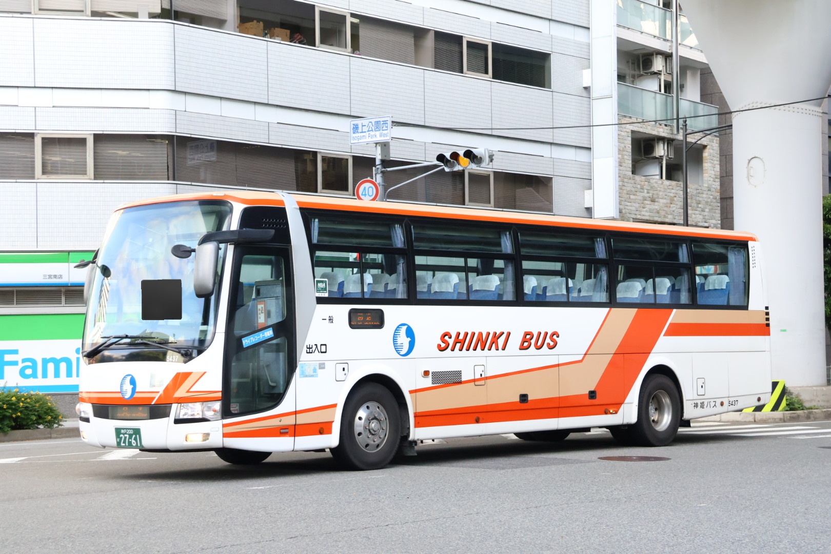 神姫バス神戸三宮バスターミナルで発車を待つ四国交通さまの