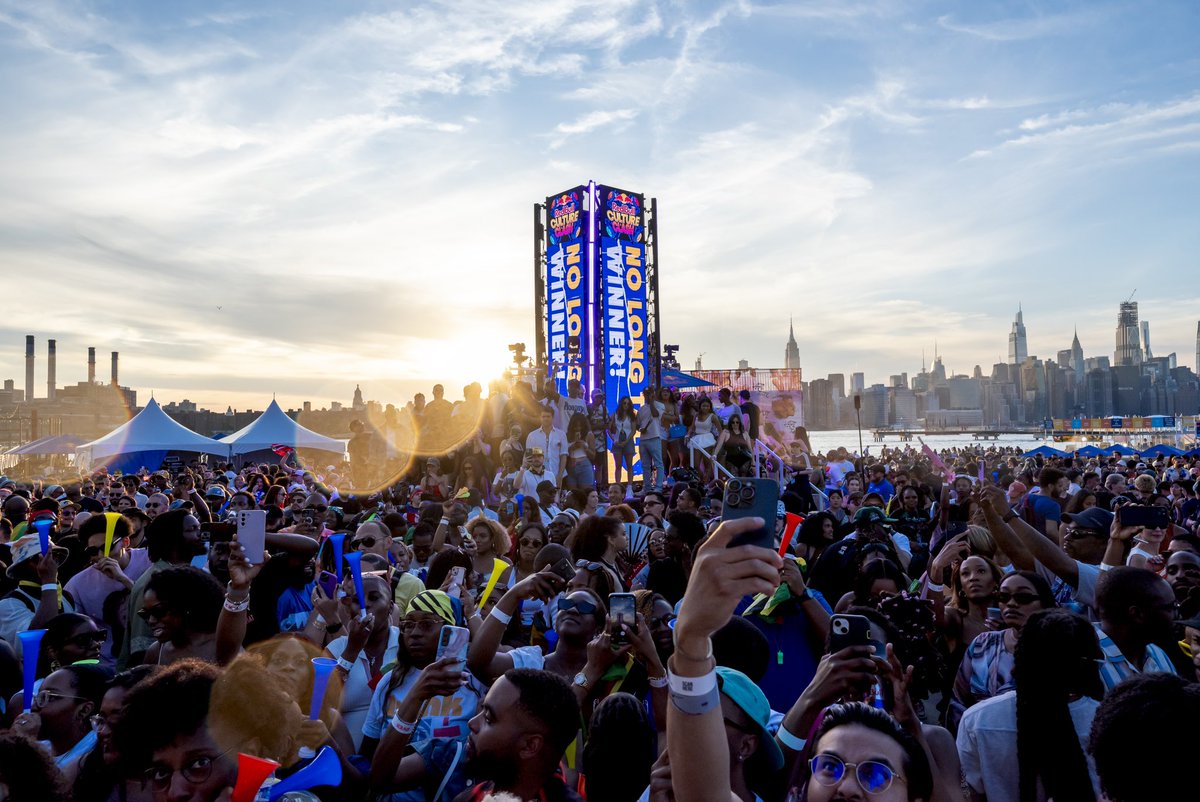 DEEJAYPUFFY's tweet photo. Champion Squad 🏆 💣 No Long Talk 🤫  Red Bull Culture Clash 🗽 https://t.co/bETObFfxnz