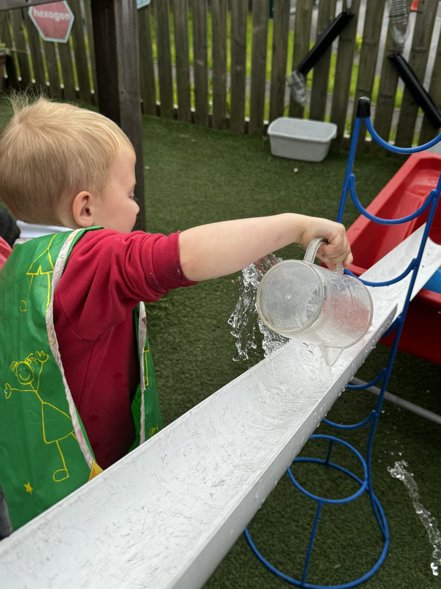 EastMortonCEP's tweet photo. That great feeling when you solve a problem 🙌 @WeAreBDAT #EYFS #ScienceatEM https://t.co/zhQOMOsie1
