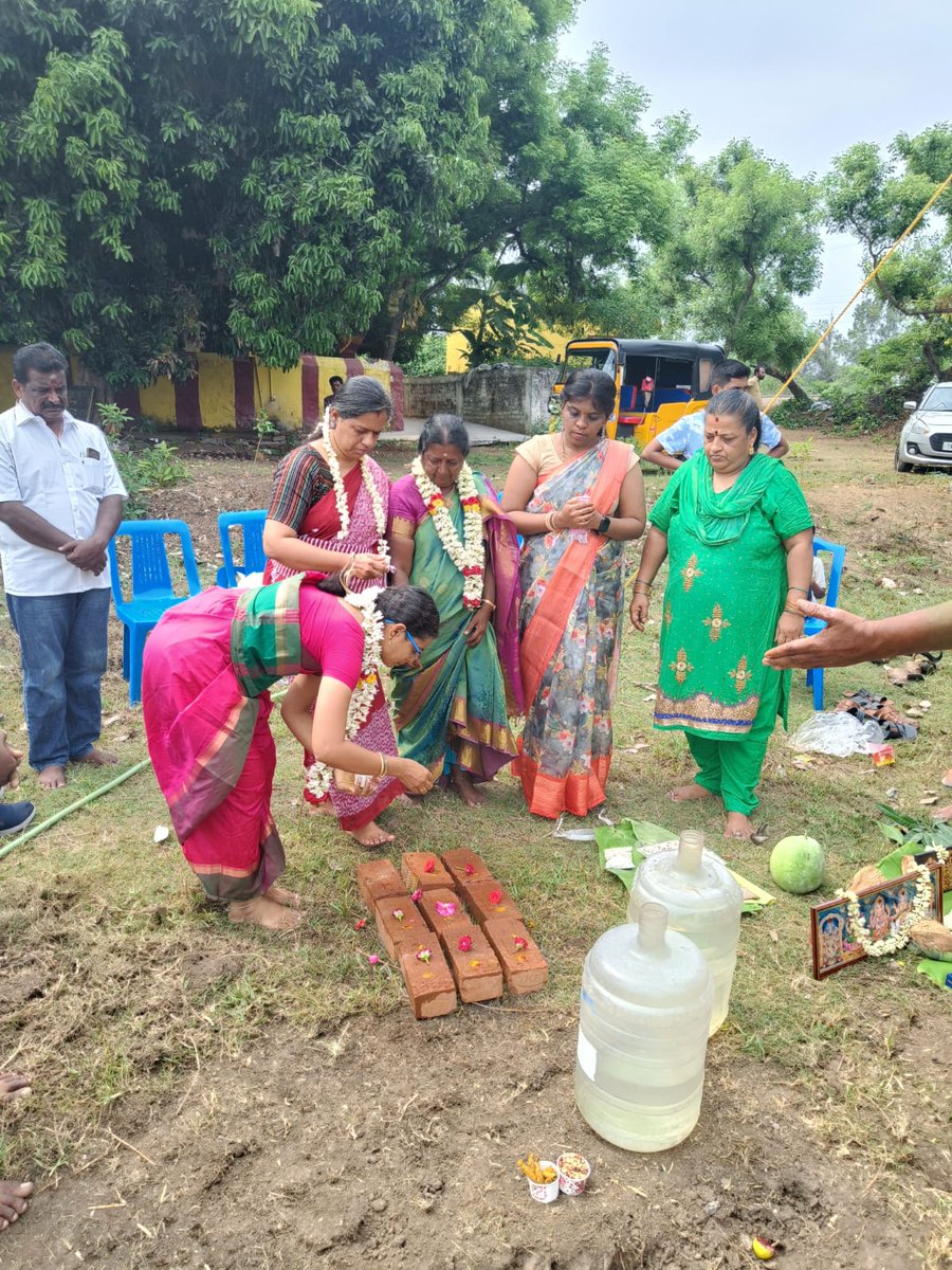 HoneyyGroup's tweet image. We are delighted to announce the successful completion of the Bhoomi Pooja for our new Chennai project! It is a proud moment for our company as we extend our wings to one more state. Here&apos;s to a bright future ahead!
#BhoomiPooja  #OngoingProjects  #HoneyyGroup #ObulReddyMukka