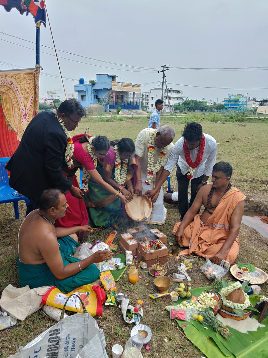 HoneyyGroup's tweet image. We are delighted to announce the successful completion of the Bhoomi Pooja for our new Chennai project! It is a proud moment for our company as we extend our wings to one more state. Here&apos;s to a bright future ahead!
#BhoomiPooja  #OngoingProjects  #HoneyyGroup #ObulReddyMukka