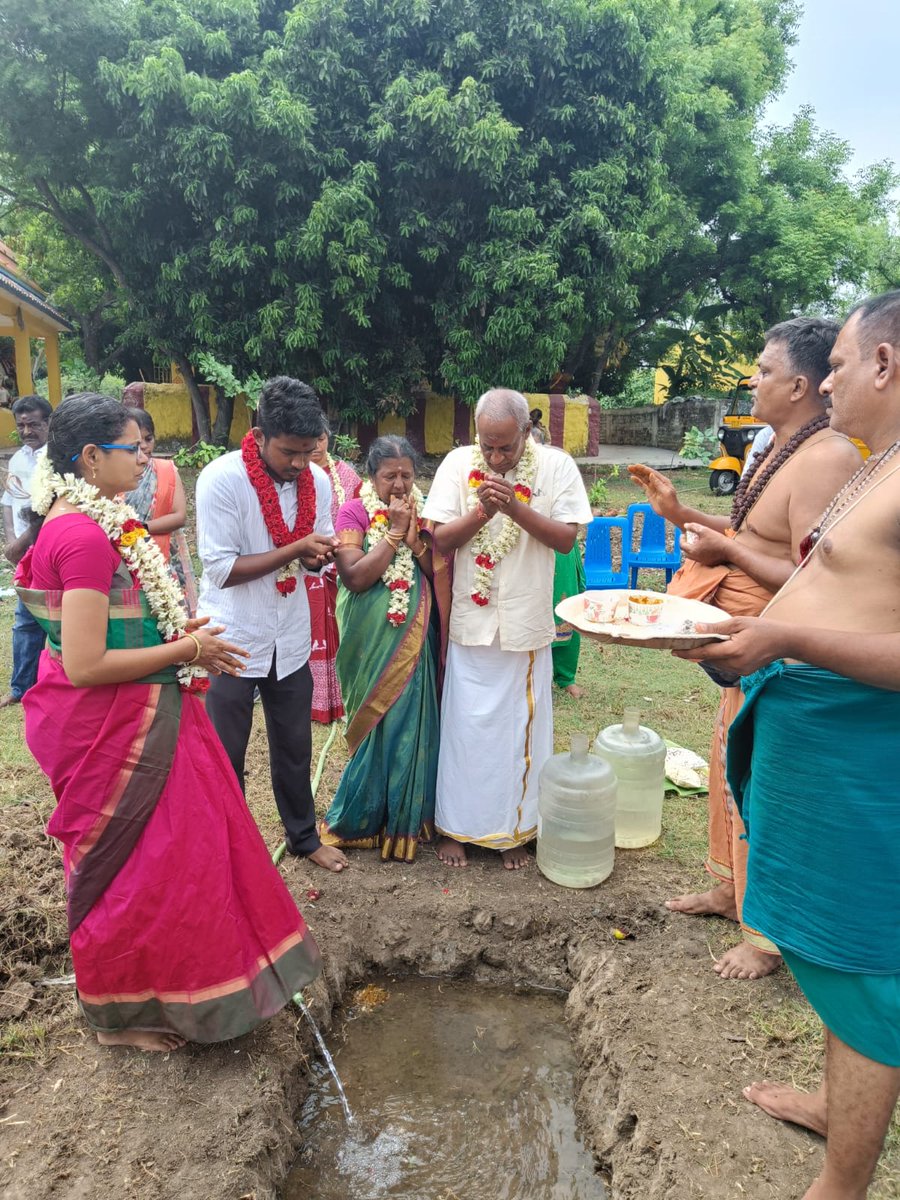 HoneyyGroup's tweet image. We are delighted to announce the successful completion of the Bhoomi Pooja for our new Chennai project! It is a proud moment for our company as we extend our wings to one more state. Here&apos;s to a bright future ahead!
#BhoomiPooja  #OngoingProjects  #HoneyyGroup #ObulReddyMukka