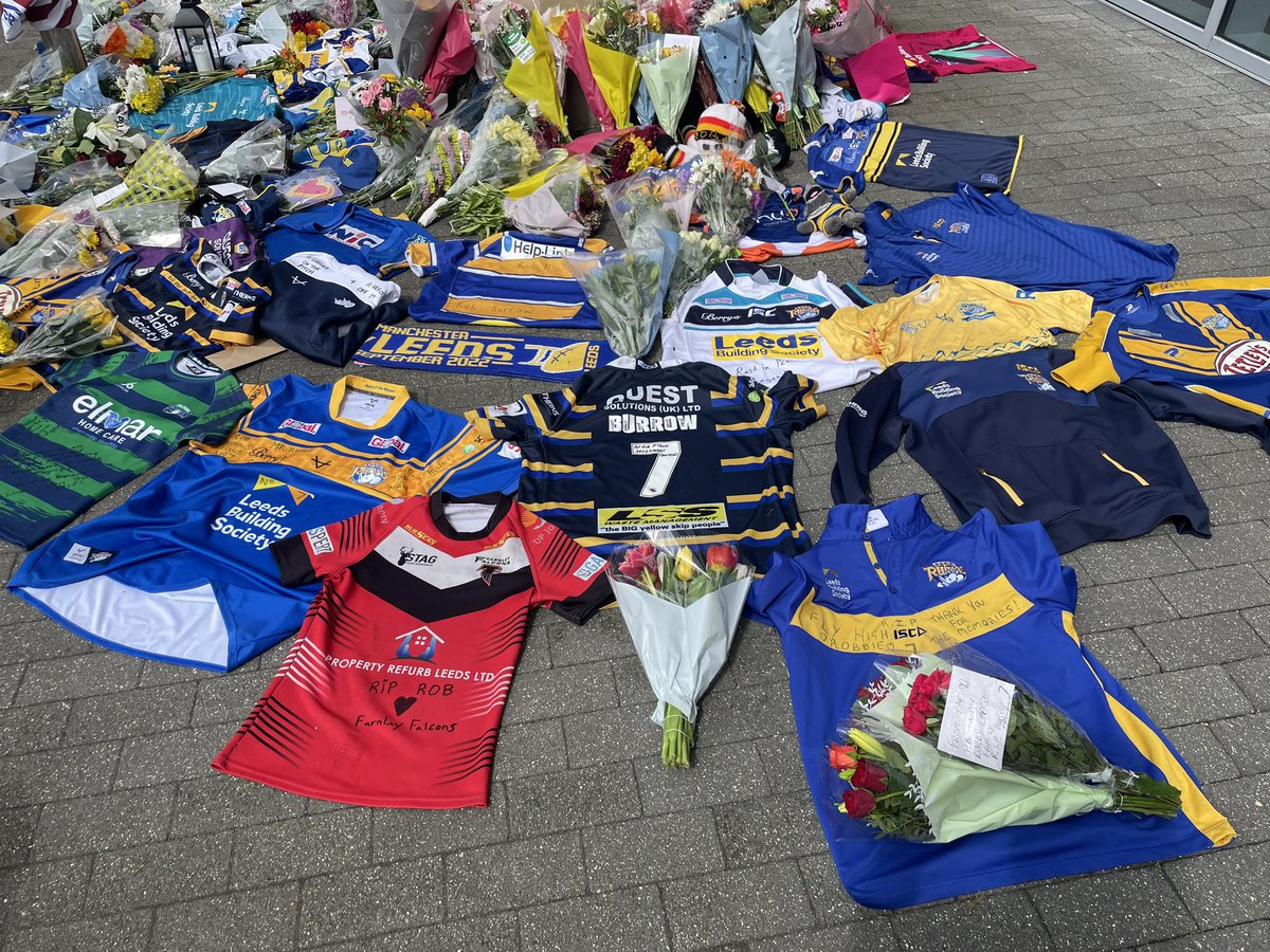 leedsrhinos's tweet photo. Fans from the entire Rugby League community have visited the stadium today to pay tribute to Rob Burrow ❤️ https://t.co/G1MMBsAwF4
