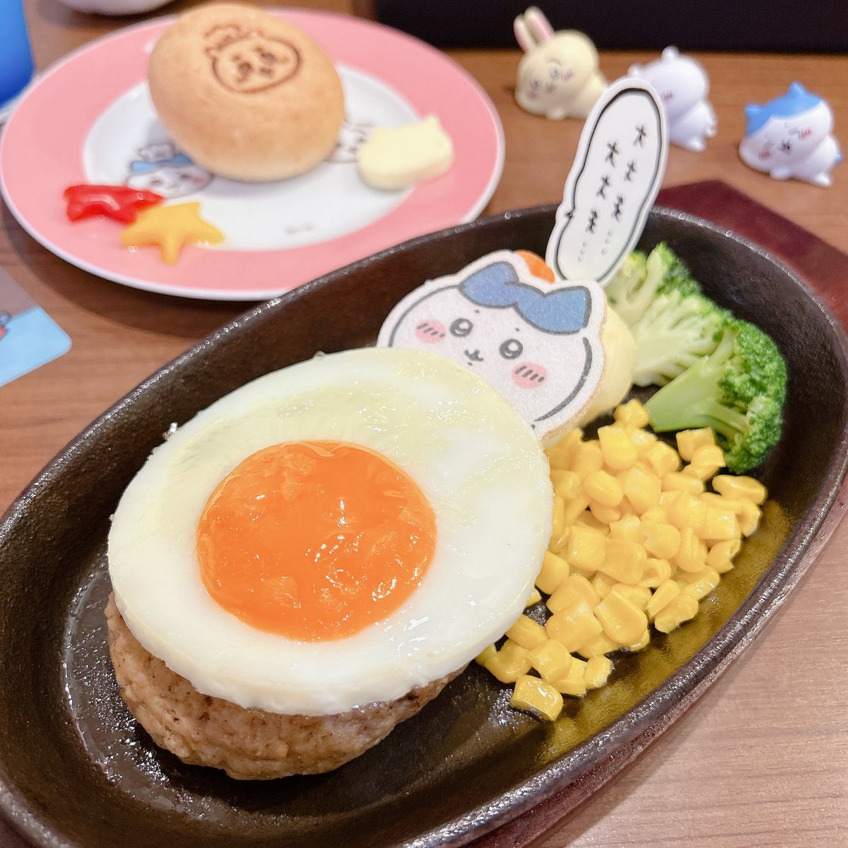 念願のちいかわレストラン🍽️に友達が当選したので連れて行ってもらいました😂何もかもがかわいくて天才的なアイデアでした!おなかいっぱいで破裂しそう💥 