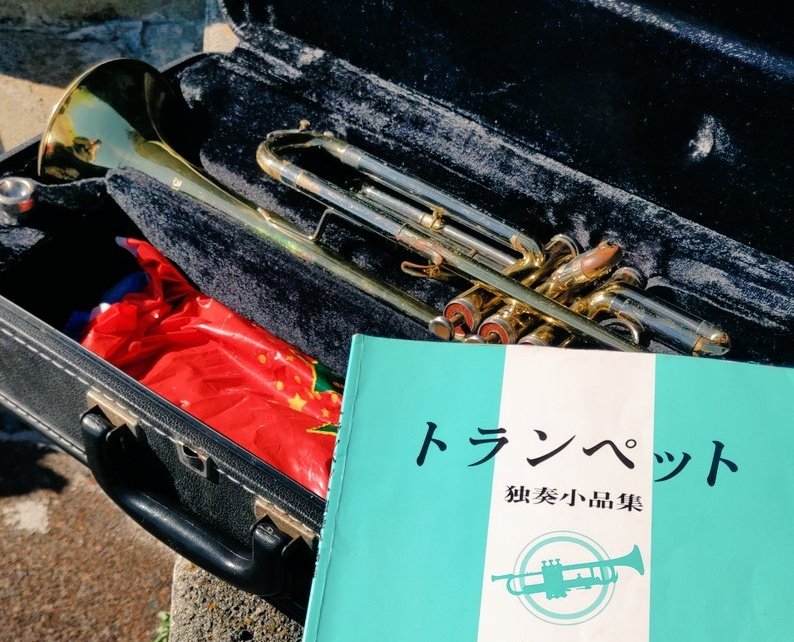 MT_NETWORK719's tweet photo. 昨日は隣の市の吹奏楽団のコンサートに行ってきました😀
オリンピック直前と言うことでオリンピック曲やパリにちなんだ曲を演っていました🇨🇵
やっぱりブラスの音はいいですねー😆
小中高とブラスバンド部であの頃を思い出し懐かしくってまた吹きたくなりました🎺 https://t.co/sWjxswNO5n