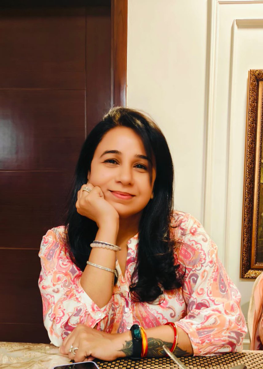 tinkerbell9958's tweet photo. यूँ तो कमी नहीं तपिश की तुम्हारी नज़रों में कहीं 
एक ख़लिश सी रह जाती है लफ्ज़े इज़हार के बिना …✨⚡️ https://t.co/A8LiFrVPWv