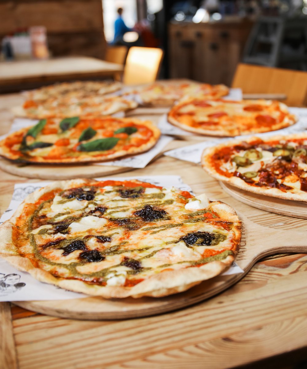 WatchHouseCafe's tweet image. 🍕 Our Sunday roasts have been paused for the summer, but don't fret – you can now enjoy our all-day menu, including wood-fired pizzas, on Sundays.

We also have plenty of live music booked for the upcoming weeks!

Book yourself a table here – watchhousecafe.co.uk