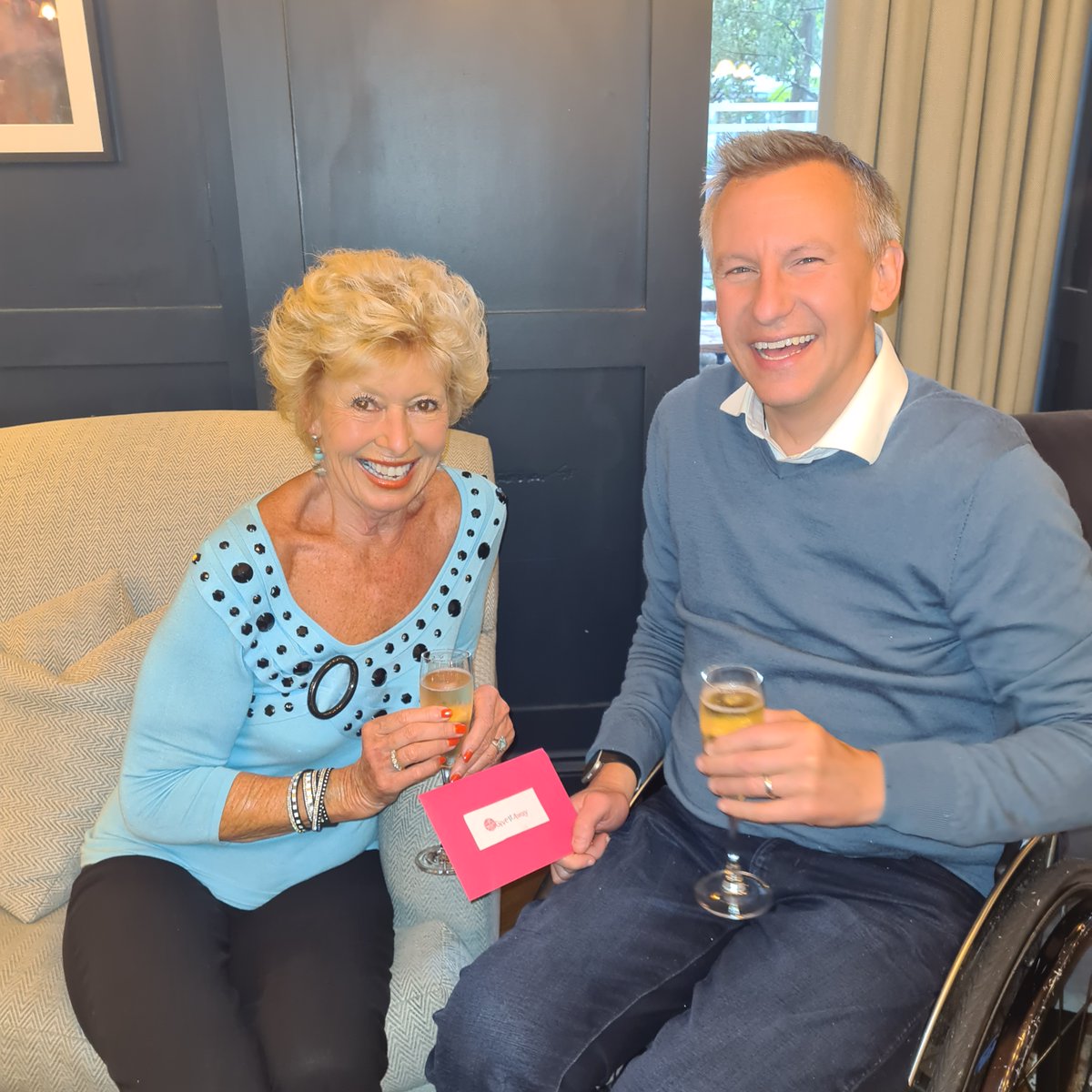 Another very nice moment for Give it Away &amp; @SeanMcAllion to discuss how pink envelope donation for <a href="/backuptrust/">Back Up</a> can best be used. It will go to mentoring for people with sudden spinal cord injury to manage new life skills at home and work #spinalcord #mentoring #disability
