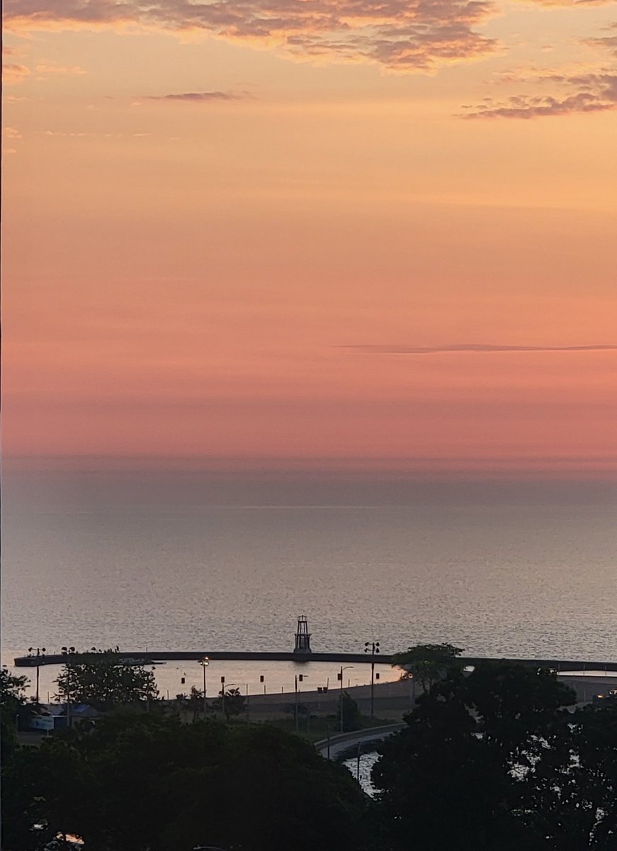 SuzanneLeMignot's tweet image. Pastel sunrise! Good morning Chicago!
#earlyriser #gettingthingsdone #timeforaworkout