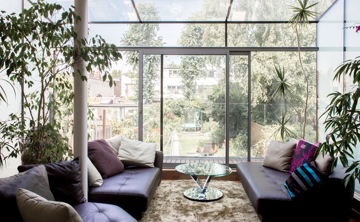 🌻 This summer, enhance your outdoor experience at home, with a stunning #glassbox extension by Cantifix. Minimal framework ensures an uninterrupted view, while the crystal-clear glass allows you to be fully immersed in the beauty of your surroundings. 🌿