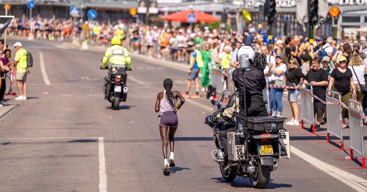 During the recent #StockholmMarathon, #Three, rolled out a #Private5G network via slicing technology, for our UltraLinkAir encoder in the lead car. #NEPtheNetherlands employed our #bondedcellular 4G encoders on motorbikes.

#TheVislinkDifference #MobileLinks #NEP #broadcast