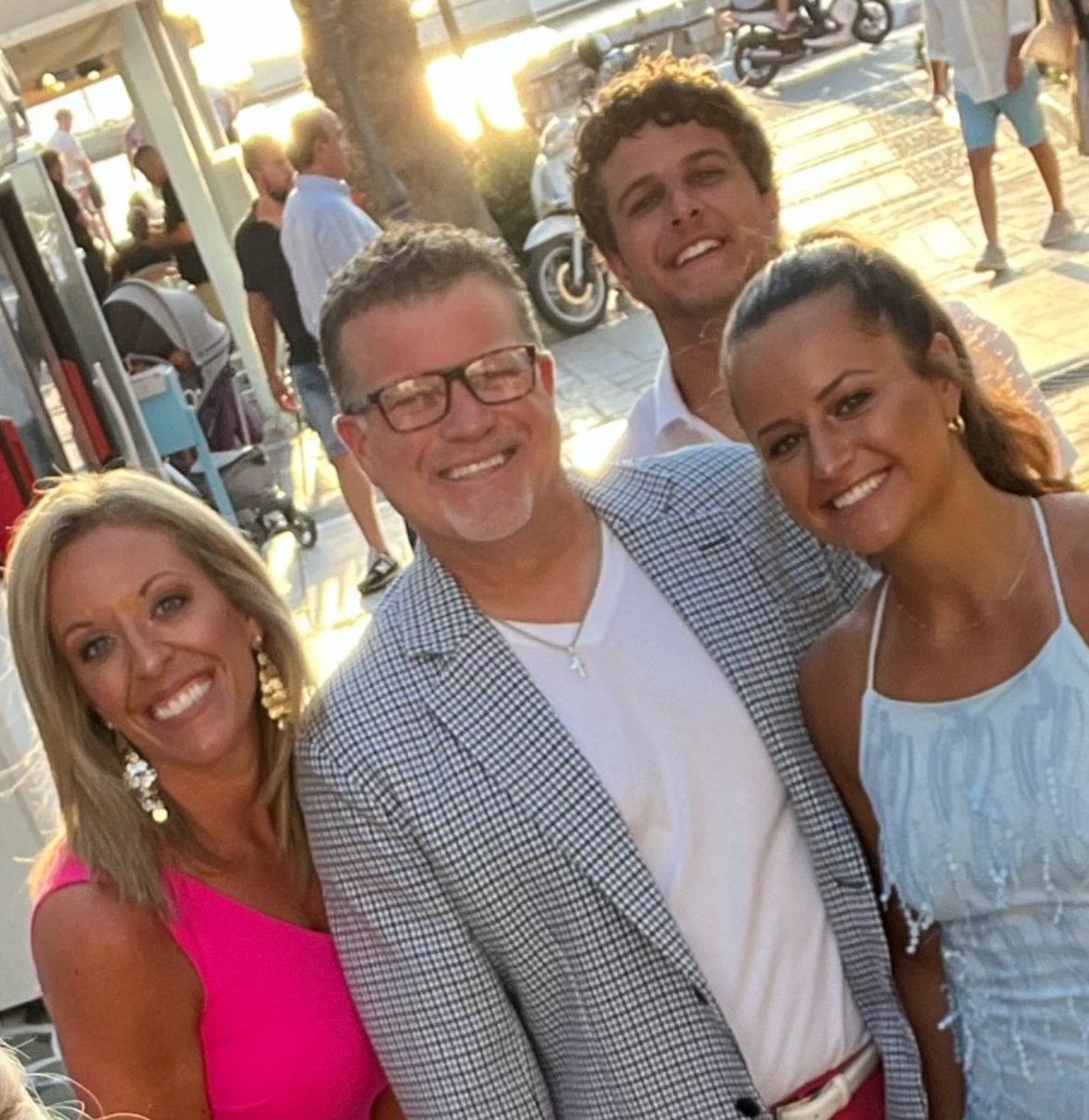 Cary Dimmick (@gburgprincipal) on Twitter photo Happy Birthday 🎂 🎊🎉to my beautiful wife! Thank you for bringing so much love into our lives! 😘😘. <a href="/HallieWellsMS/">HallieWellsMS</a> Happy Birthday 🎂 🎊🎉to my beautiful wife! Thank you for bringing so much love into our lives! 😘😘. <a href="/HallieWellsMS/">HallieWellsMS</a>