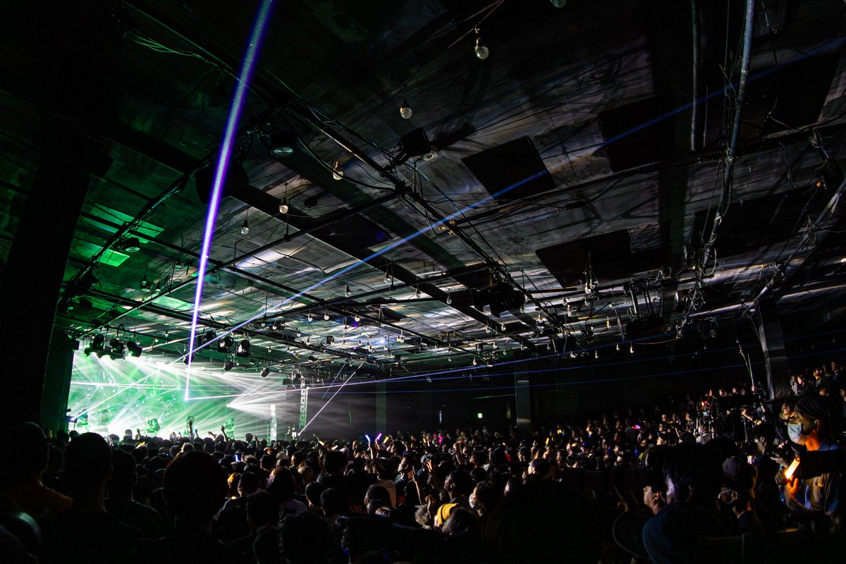 takesix3104's tweet image. 2024/6/2 Romeo Is Sleeping @ 恵比寿LIQUIDROOM
照明気合い入ってた、弾幕厚い厚い
にしてもフロア密度高すぎて身動き取れんし3時間見る方もよく体力持ったなあ
#MIGMASHELTER
#ミシェル
#ミグマシェルター