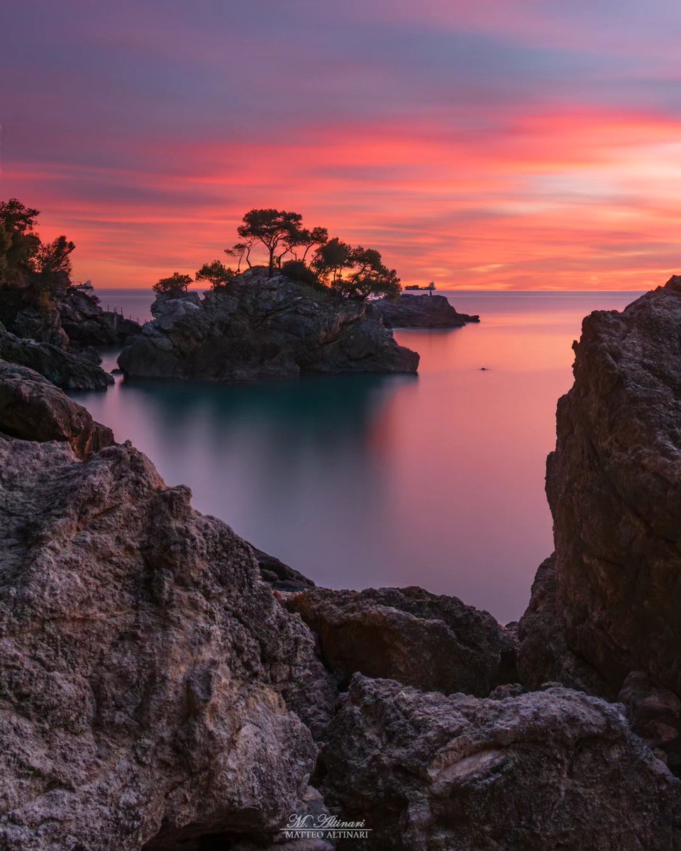 visitriviera's tweet image. Il litorale di Fiascherino a #Lerici, nel #GolfodeiPoeti, al tramonto su instagram.com/p/C7v_VdKowcw/
La #LiguriadiPrimavera🌹 fotografata da 📷 altinarimatteo. photo
•••
🔖 Scopri la #Liguria su #VisitRiviera
•••
❤️ #iloveliguria
🗺 Geolocalize your pictures