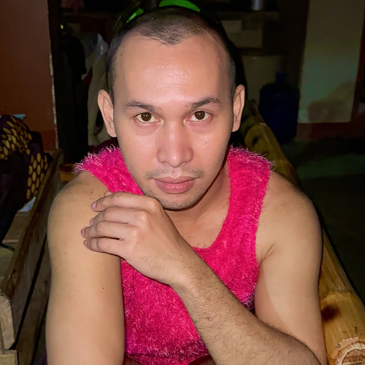 CuinnGene's tweet image. Shedding the old, embracing the bold! 🖤✂️ 💥 

#Fearless 
#NewLook 
#StrongAndBold 
#BoldAndBeautiful