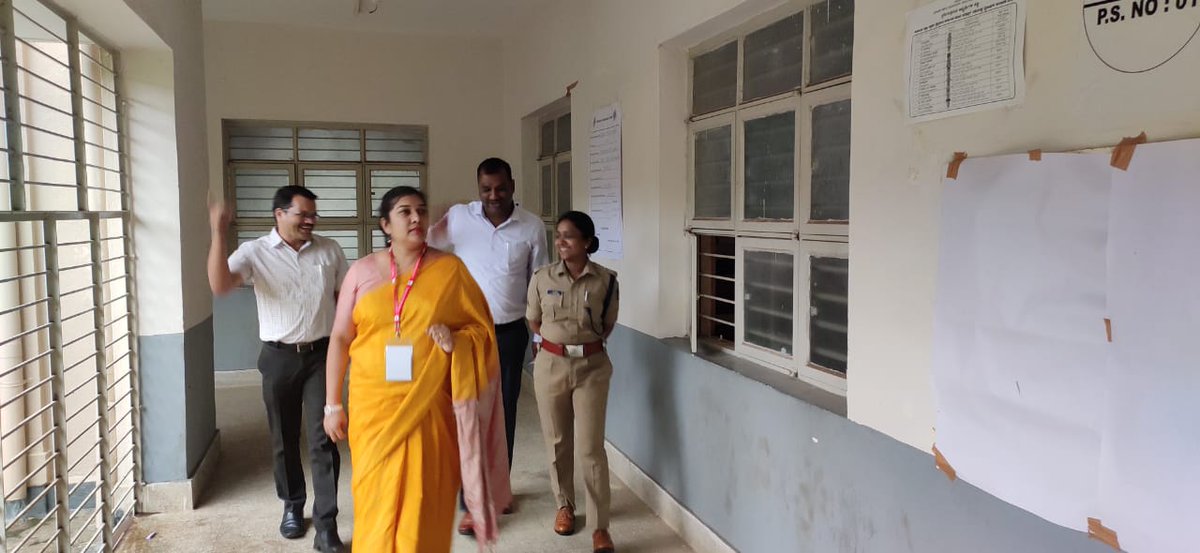 dcchnagar's tweet photo. ದಕ್ಷಿಣ ಶಿಕ್ಷಕರ ಕ್ಷೇತ್ರದ ಚುನಾವಣೆ ಸಂಬಂಧ ಗುಂಡ್ಲುಪೇಟೆ ಮತದಾನ ಕೇಂದ್ರಕ್ಕೆ ಭೇಟಿ ನೀಡಿ ಪ್ರಕ್ರಿಯೆ ಪರಿಶೀಲನೆ ನಡೆಸಲಾಯಿತು. ಪೊಲೀಸ್ ವರಿಷ್ಠಾಧಿಕಾರಿ, ಉಪ ವಿಭಾಗಾಧಿಕಾರಿ, ತಹಶಿಲ್ದಾರ್ ಉಪಸ್ಥಿತರಿದ್ದರು.

#Chamarajanagar #BiennialElection #TeachersConstitutency

@ceo_karnataka @chnpolice https://t.co/3Zlq3DatVI