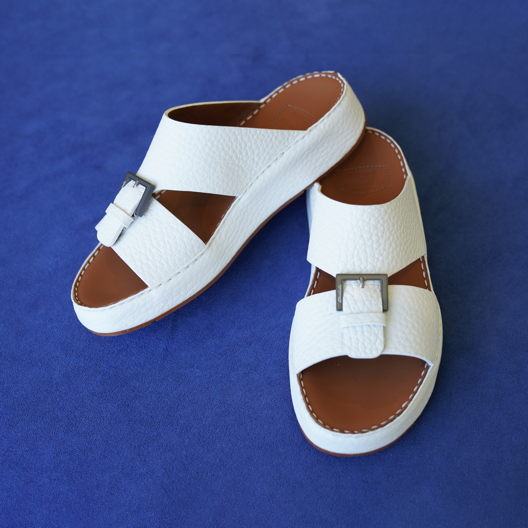 AntonioDXB's tweet photo. Model: Low Defender 1418

Leather: Panama

Colors: White, Black

Handmade by the finest artisans in Italy

#sandals #handmade #dubai #uae #leather #realleather #Ramadan #luxury #shopnow https://t.co/juZe8dlUGW