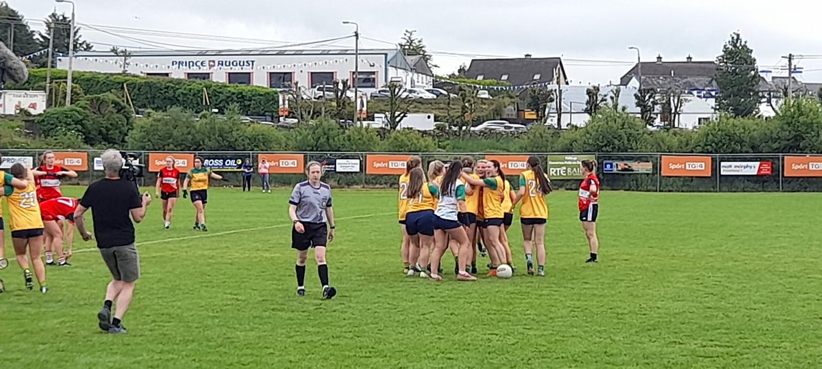 Comórtas Peile na Gaeltachta (@cpnagaeltachta) on Twitter photo Comhghairdeas le <a href="/clann_na/">Clann na nGael Meath</a> - Seaimpìní Sóisear Chomórtas Peile na Gaeltachta 2014.
Scór deiridh:
Clann na nGael 1-12
Naomh Fionnbarra 2-02
#CPnaG24 Comhghairdeas le <a href="/clann_na/">Clann na nGael Meath</a> - Seaimpìní Sóisear Chomórtas Peile na Gaeltachta 2014.
Scór deiridh:
Clann na nGael 1-12
Naomh Fionnbarra 2-02
#CPnaG24