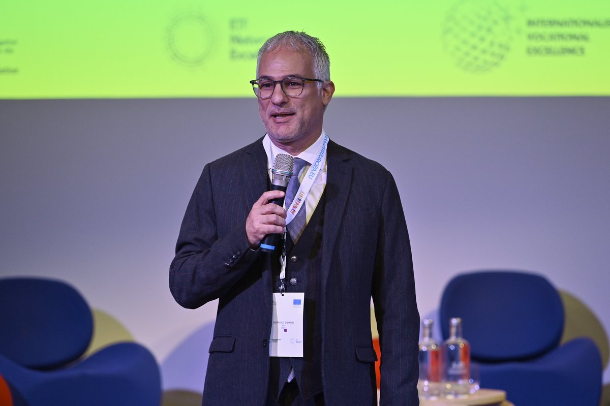 etfeuropa's tweet photo. Transforming education and vocational training

Discover the vision of Georgios Zisimos, Head of Policy Advice and EU Programming at the ETF, as he talks about how to bridge education and finance for sustainable development.

#Skills4Future https://t.co/HuOYoJ2vKq