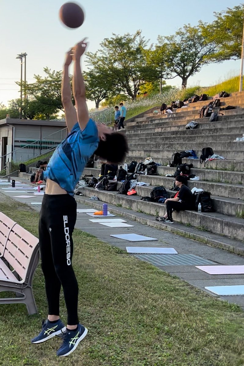 longjump_win8's tweet photo. YouTubeショート！！！
メディシンボールぶっ飛ばしたから見てね

https://t.co/MR4bOI9Wxn https://t.co/KVyQ8fLrAX