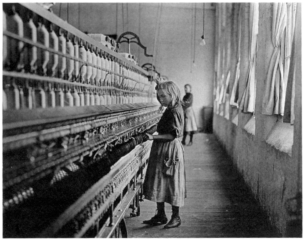 SaltaireStories's tweet photo. Work in @SaltsMill covered many different processes. The piecer watched for when a thread broke, then caught hold of both broken ends and rubbed them together until the thread was made whole. #Saltaire #textilehistory https://t.co/NMwNNWp0pU
