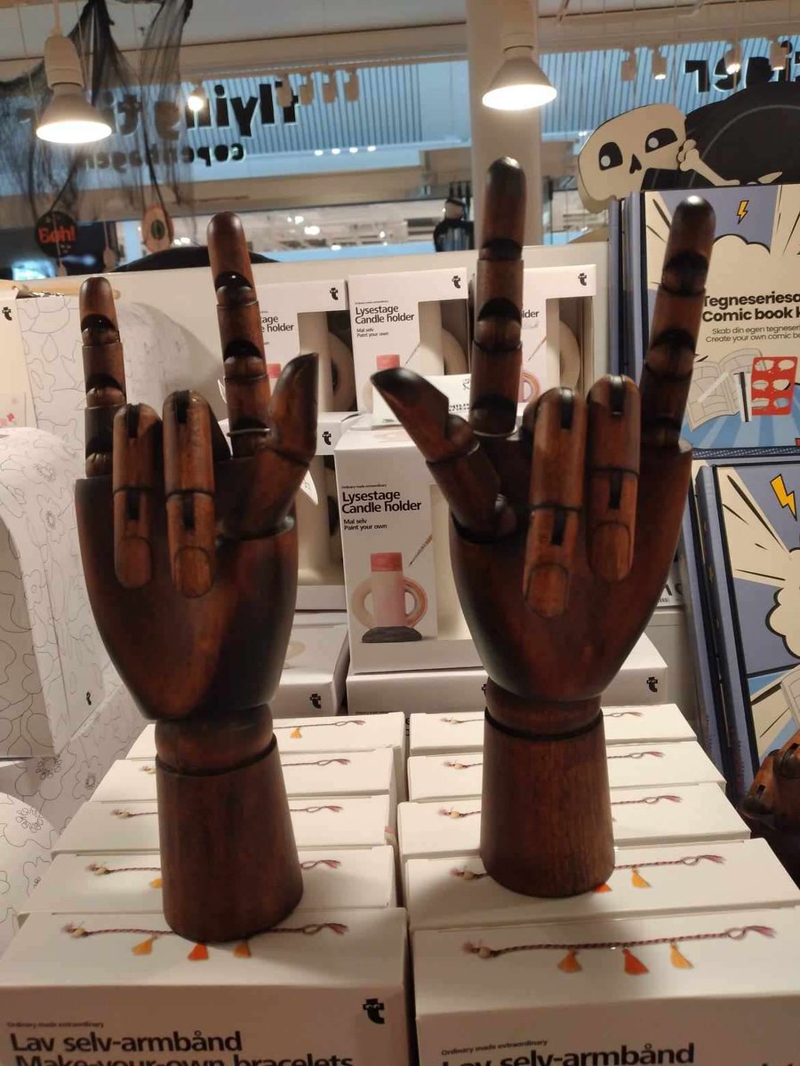 TheBlueStarDk's tweet photo. #JUNE: #DAY 3
#PICTURE #CHALLANGE: #HANDS 
#PICTURECHALLANGE https://t.co/5mVO3EV1a1