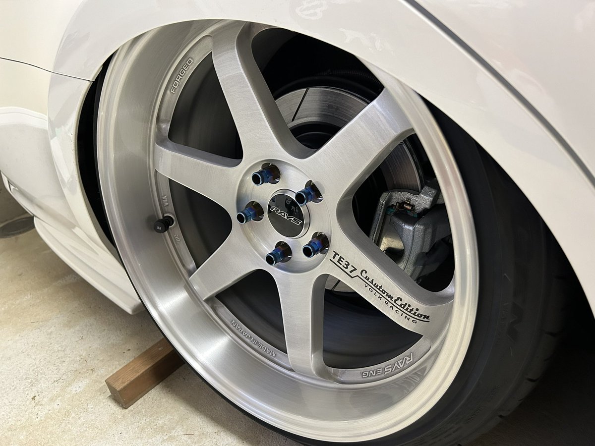 TTA220RS's tweet photo. #ビッグキャリパー移植
#スリットローター
#voing
#ディクセル
GWS224用ビッグキャリパー移植しました〜
リアはそのままです笑
17インチスタッドレスもOKでした👍 https://t.co/kcPLcvzVie