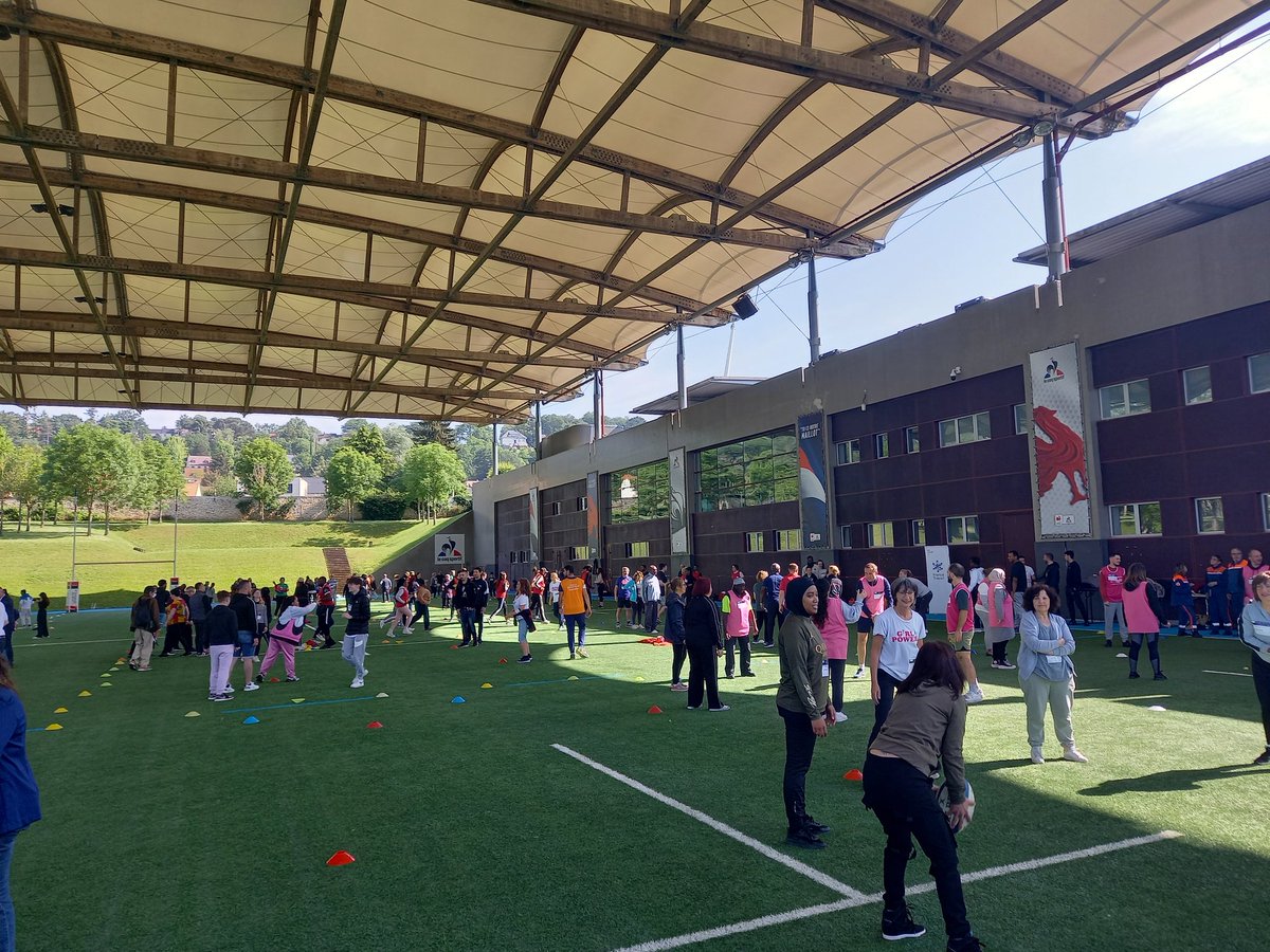 Aujourd'hui à Marcoussis, France Travail d'Arpajon et la ligue de Rugby organisent un événement:"Du Stade Vers l'Emploi" autour du rugby pour recruter autrement !