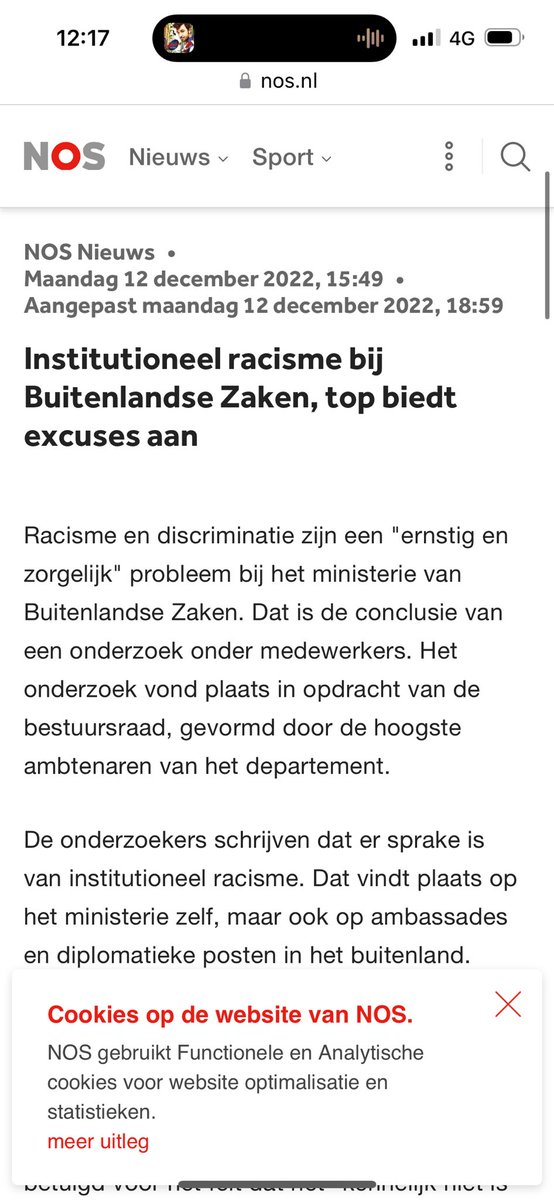 overlistener's tweet photo. “Eén van de minst racistische landen ter wereld, waar rechten van minderheden worden gehandhaafd”.

Behalve als je persoon van kleur, allochtoon of moslim bent. Dan mag zelfs de overheid over grenzen gaan en mogen je rechten met voeten getreden worden. Je kunt zelfs nog premier worden en jarenlang blijven met een veroordeling tot rassenhaat, of als burgemeester aanblijven nadat je je laatdunkend hebt uitgelaten over Marokkaanse Nederlanders. En je kunt verkiezingen winnen als je maar lang genoeg blijft herhalen dat de islam hier niet hoort en je belooft grondrechten in te zullen perken van minderheden.
Nederland is ook het enige land waar volwassenen met gebalde vuist de straat opgaan om hun recht op blackface te verdedigen, iets wat al jaren ondenkbaar is in andere landen. 
Dus nee, Nederland is zeker niet het minst racistische land waar rechten van minderheden worden beschermd. Not even close.