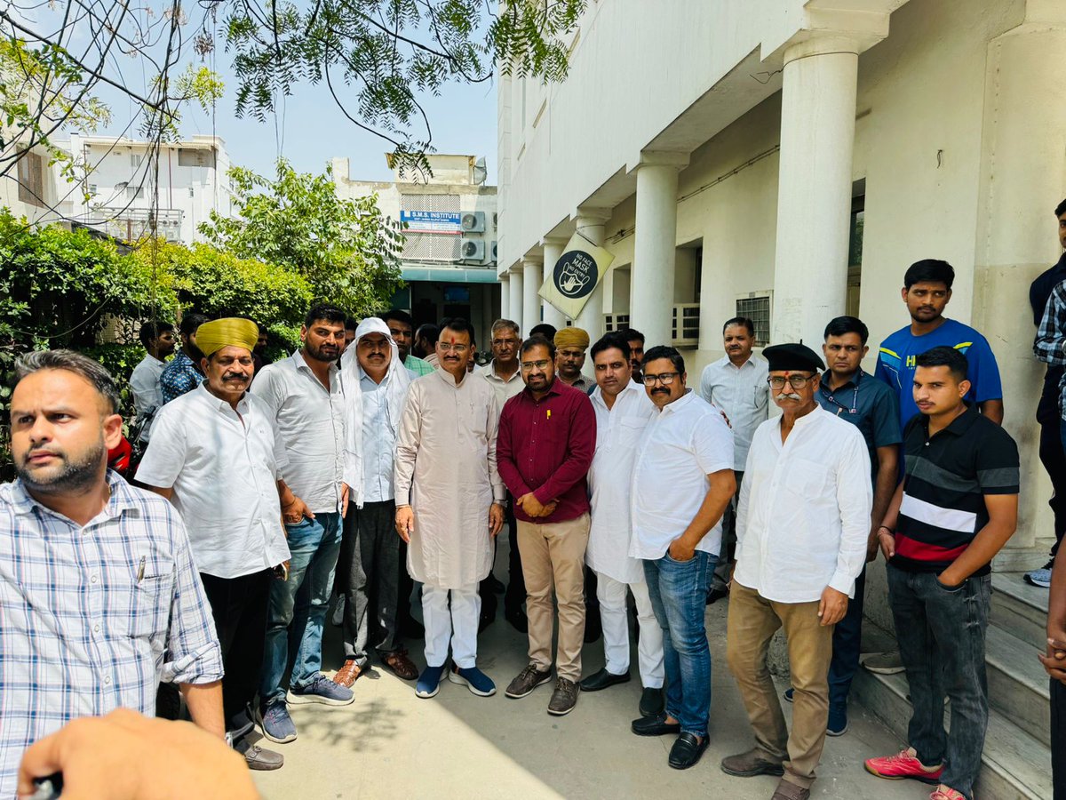 _Rathore_Arun's tweet photo. लोकप्रिय कर्मचारी नेता एवं कुशल खेल प्रशासक स्व. श्री हनुमान सिंह जी की 19वीं पुण्यतिथि पर विनम्र श्रद्धांजलि।
आप सभी कर्मचारियों के दिल में सदेव अमर रहेंगे। 
@Pratap_Yash https://t.co/j9VoSUTFj8