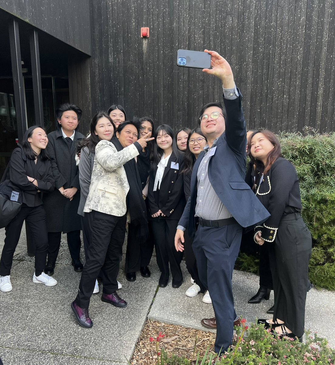 Usai sesi perbincangan meja bulat bersama pakar, saya, YB William Leong dan YB Datuk Hj Awang berkesempatan mengadakan sesi dialog dengan para pelajar Malaysia dalam jurusan undang-undang di Monash University Australia, Melbourne sebentar tadi. Pertemuan tersebut turut disertai