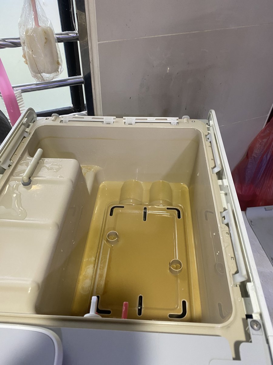 zlhrie's tweet photo. @meinmokhtar Sebagai technician water filter, advice saya

1. Sila pastikan mesin pakai filter size apa 6 inch, 8 inch, 10 inch
2. Buka kedai oren or tiktok, cari kedai water filter dan beli
3. Flushing filter 
4. Check tangki air kot kot ada kotoran
5. Ready to use

Contoh tangki kotor https://t.co/UTyP50krJN